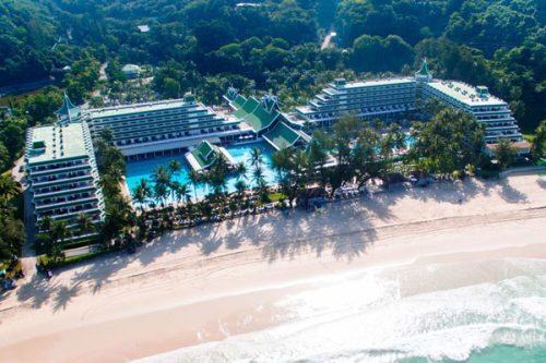 استخر بزرگ در Le Meridien Phuket Beach Resort